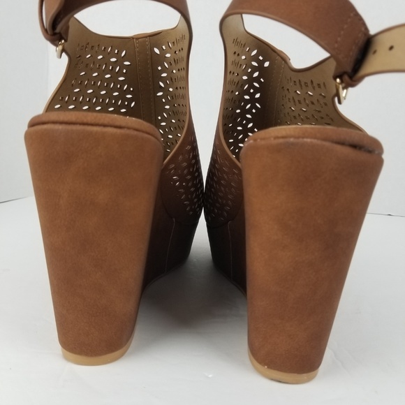 Torrid Women 10 Wedge Bootie Shoe Wide Width Strap - Picture 5 of 8